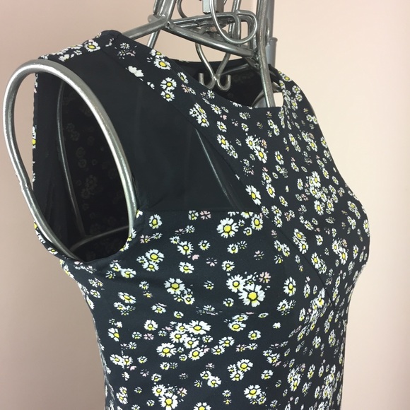 Zink london black with daisies print dress - Picture 5 of 7
